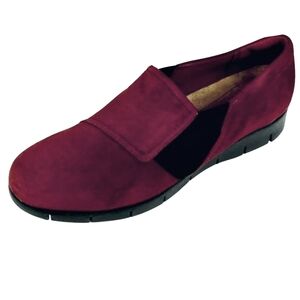 Clarks Womans Rust Brown Suede Leather Loafers Sz 8